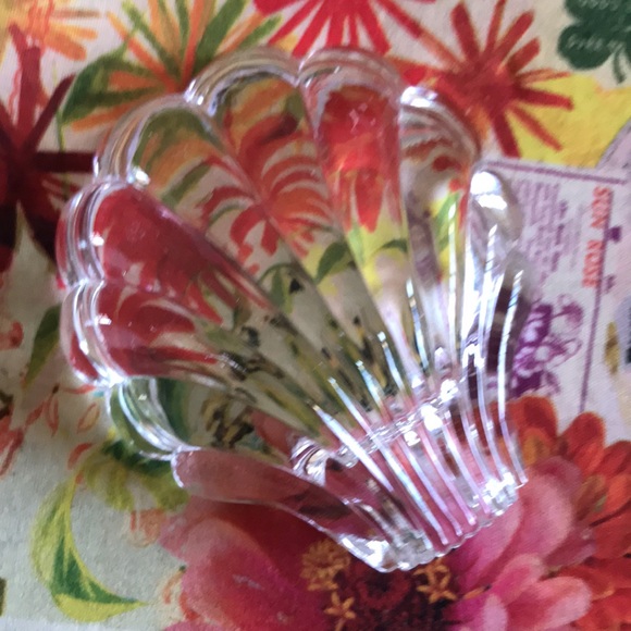 Chrystal Shell Trinket Dishes Set of 2 - Picture 4 of 6